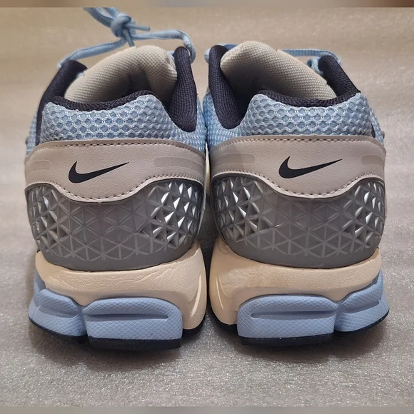 Nike Zoom Vomero 5 - Picture 4 of 6